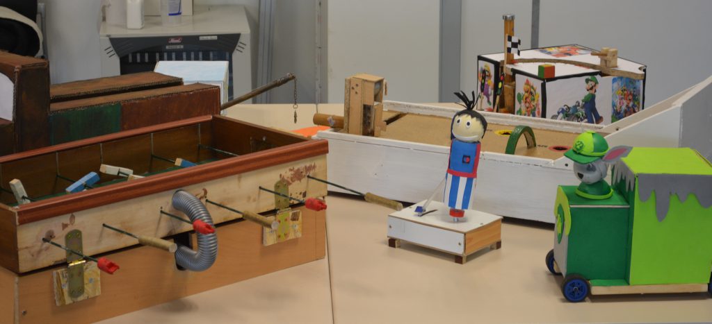imagen de los juguetes ecológicos fabricados por los alumnos de Goierri Eskola