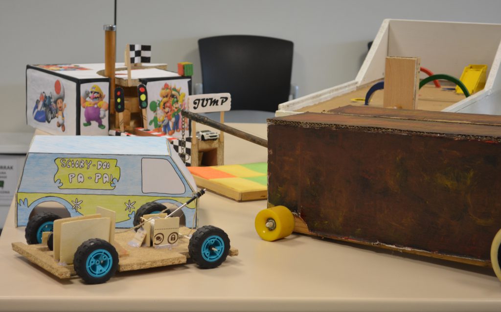 juguetes ecológicos fabricados por alumnos de Goierri Eskola