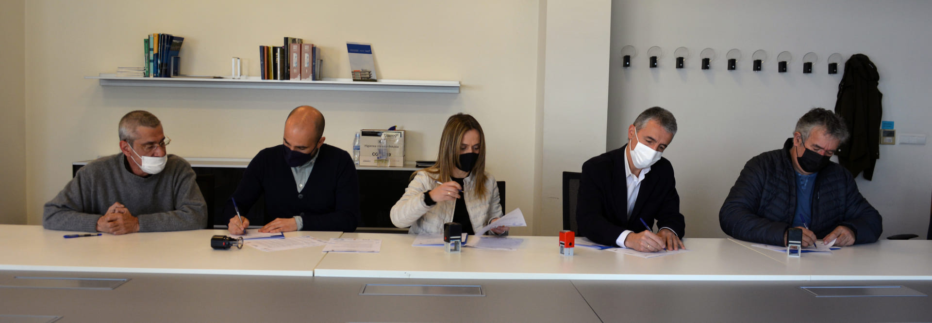 alcaldes de beasain, lazkao, olaberria y ordizia firman un acuerdo con Goierri Eskola